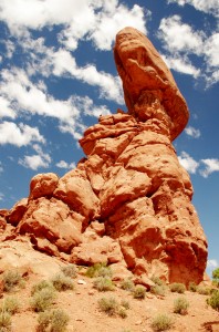 Balanced Rock From Below r1 IMGP2488